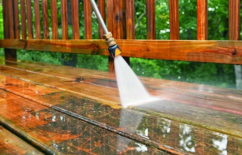 power-washing-wooden-deck-1 (2)